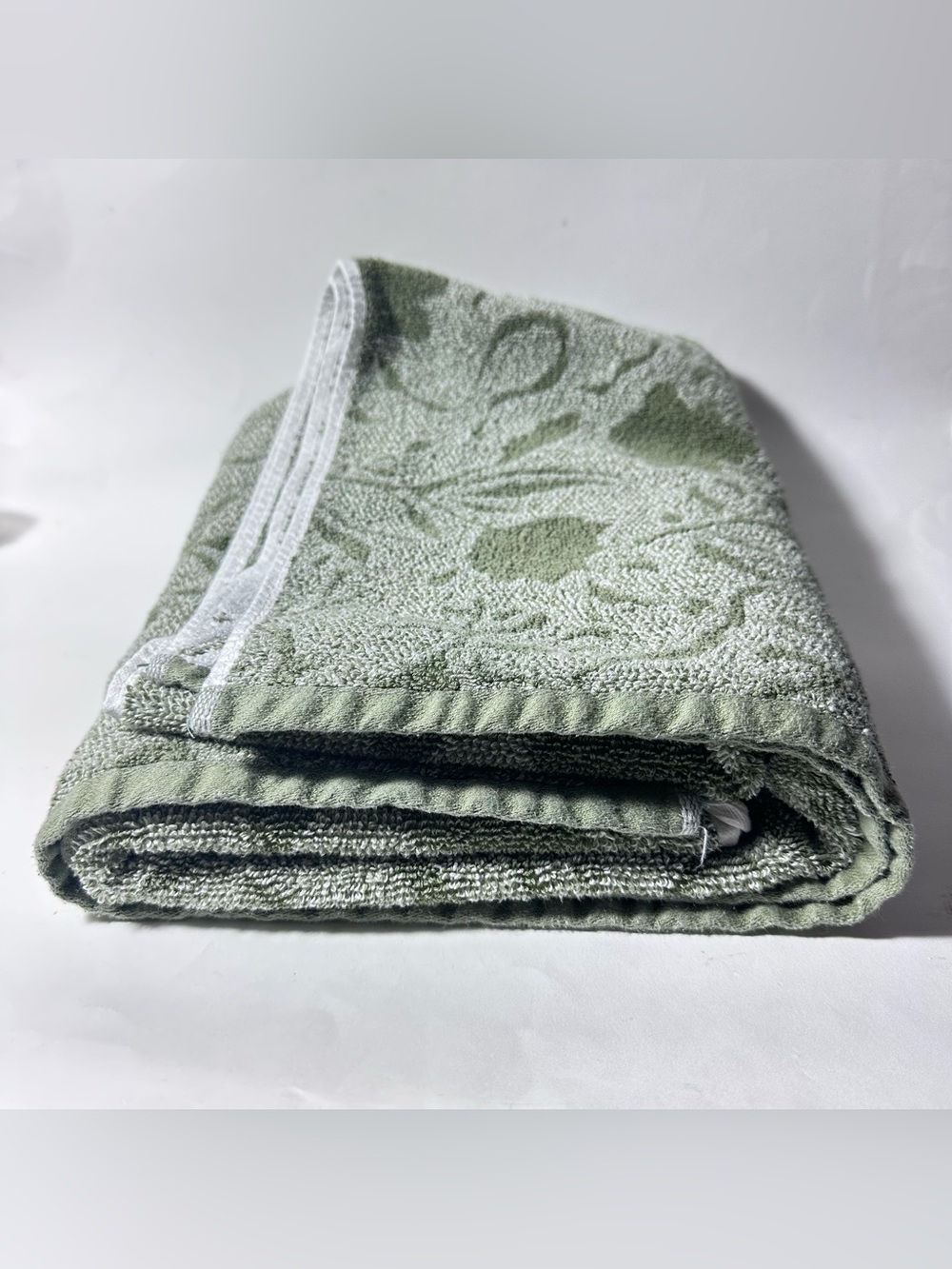 Threshold Bath Towel Floral Jacquard Light Green White 30” X 54” All Cotton 2023 - Picture 7 of 13